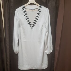Trina Turk Cream V-Neck Blouse Black Accents Women's Chic Pretty 4 Los Angeles